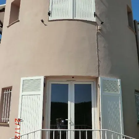 Oustaou Di Ercole Διαμέρισμα